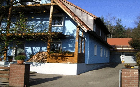 Pflaster und Fassade